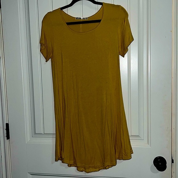 Vici Dress - Picture 1 of 1